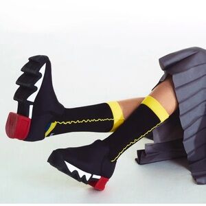 WES I Black Red Low Top Sneaker